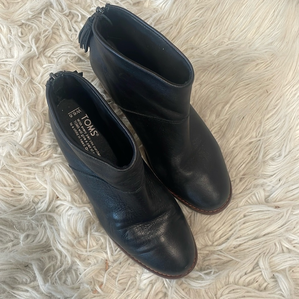 TOMS Ankle Booties 🖤